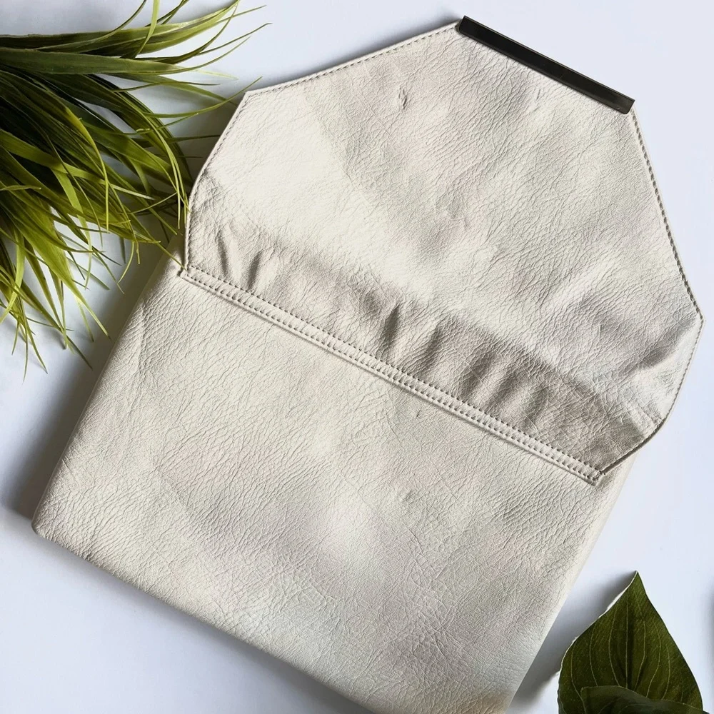 FOREVER 21 Flap Envelope Clutch Bag - Picture 3 of 3